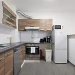 City Apartments Нойс